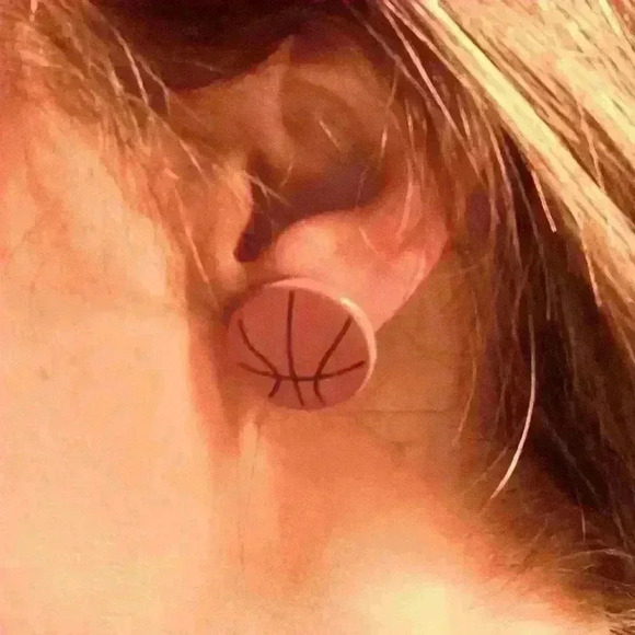 🏀Basketball Earrings!!🏀 - for pierced ears - Picture 2 of 5